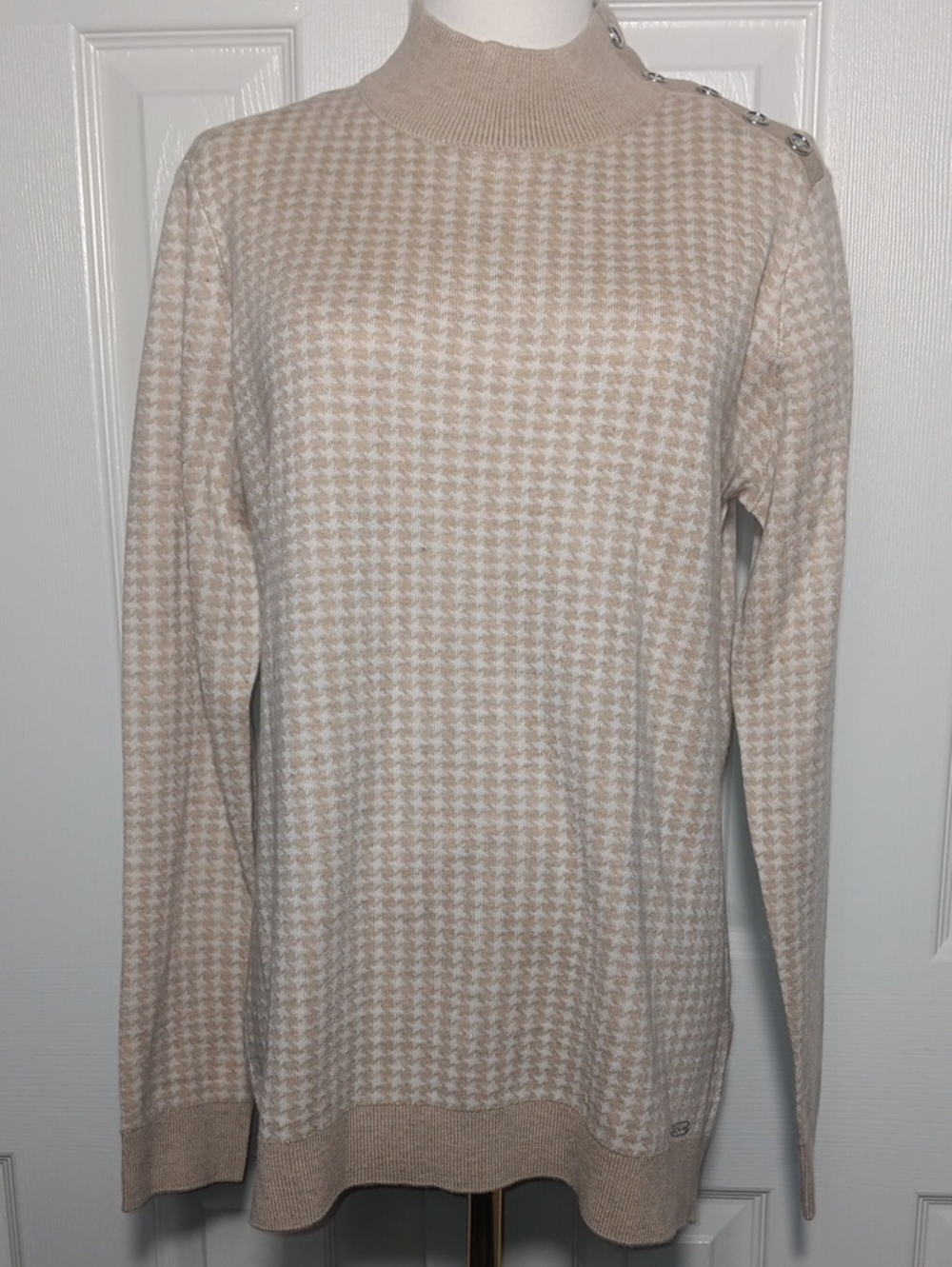 NWT. Calvin Klein Beige & Cream Houndstooth Mock Neck Sweater
